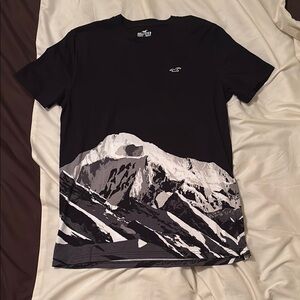 Hollister Black Mountain Graphic Men's Shirt